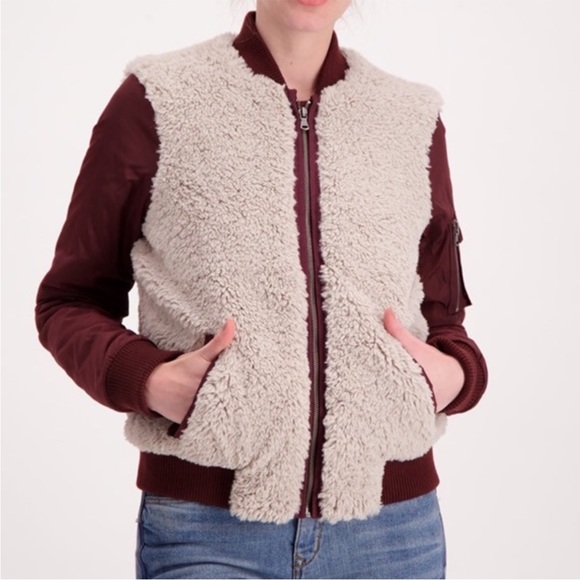 Levi’s Sherpa Quilted Bomber Jacket Maroon Women’s - Picture 2 of 11